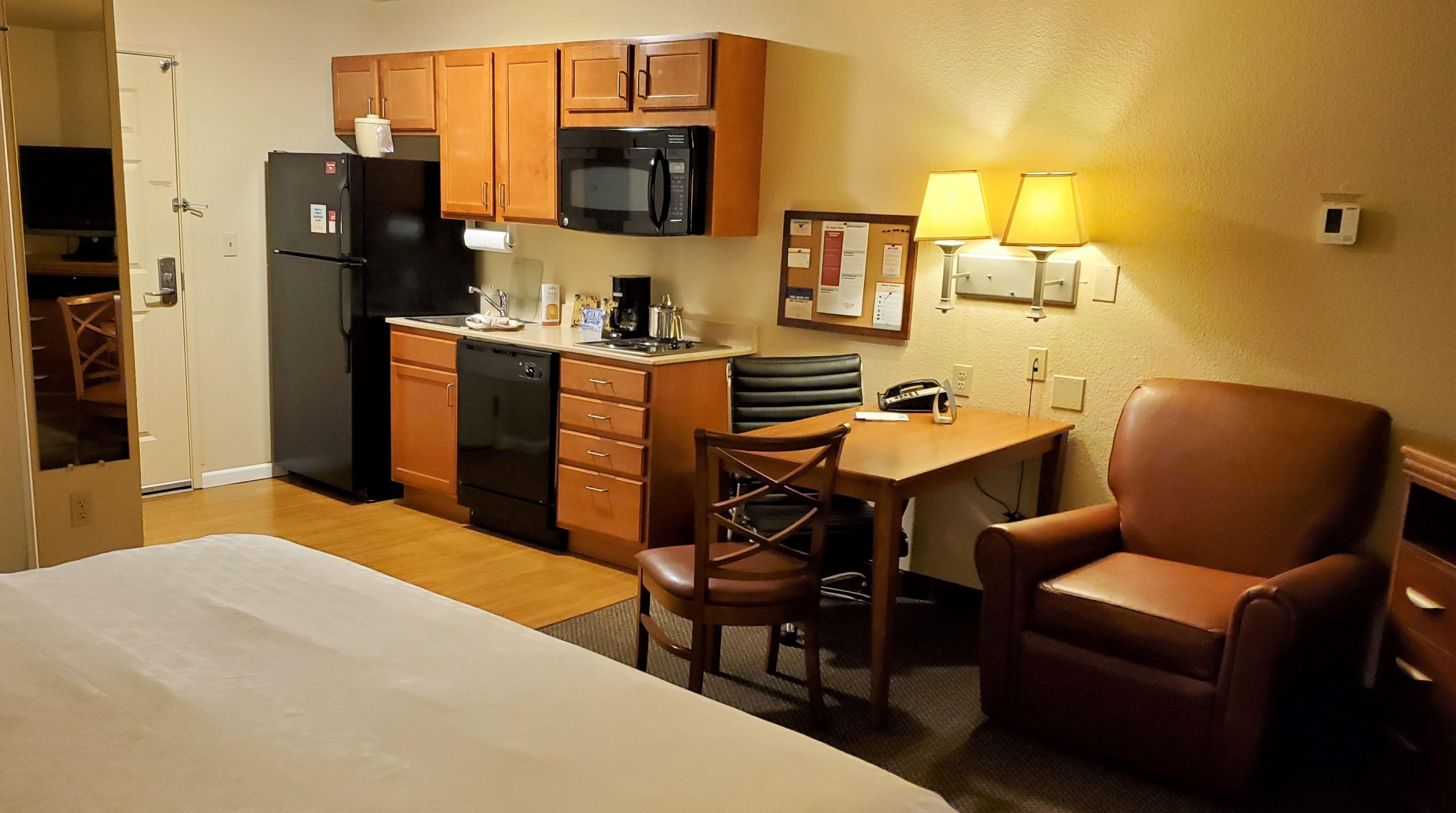 Candlewood Suites Fayetteville By Ihg Экстерьер фото