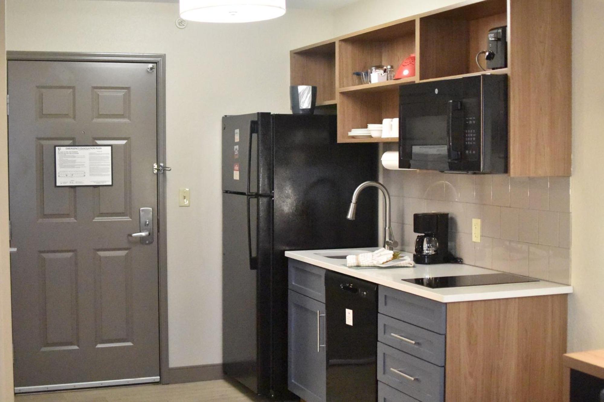 Candlewood Suites Fayetteville By Ihg Экстерьер фото
