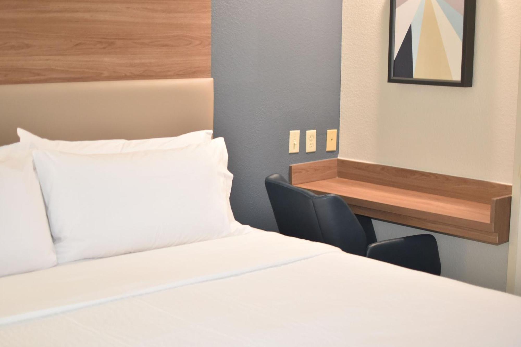 Candlewood Suites Fayetteville By Ihg Экстерьер фото