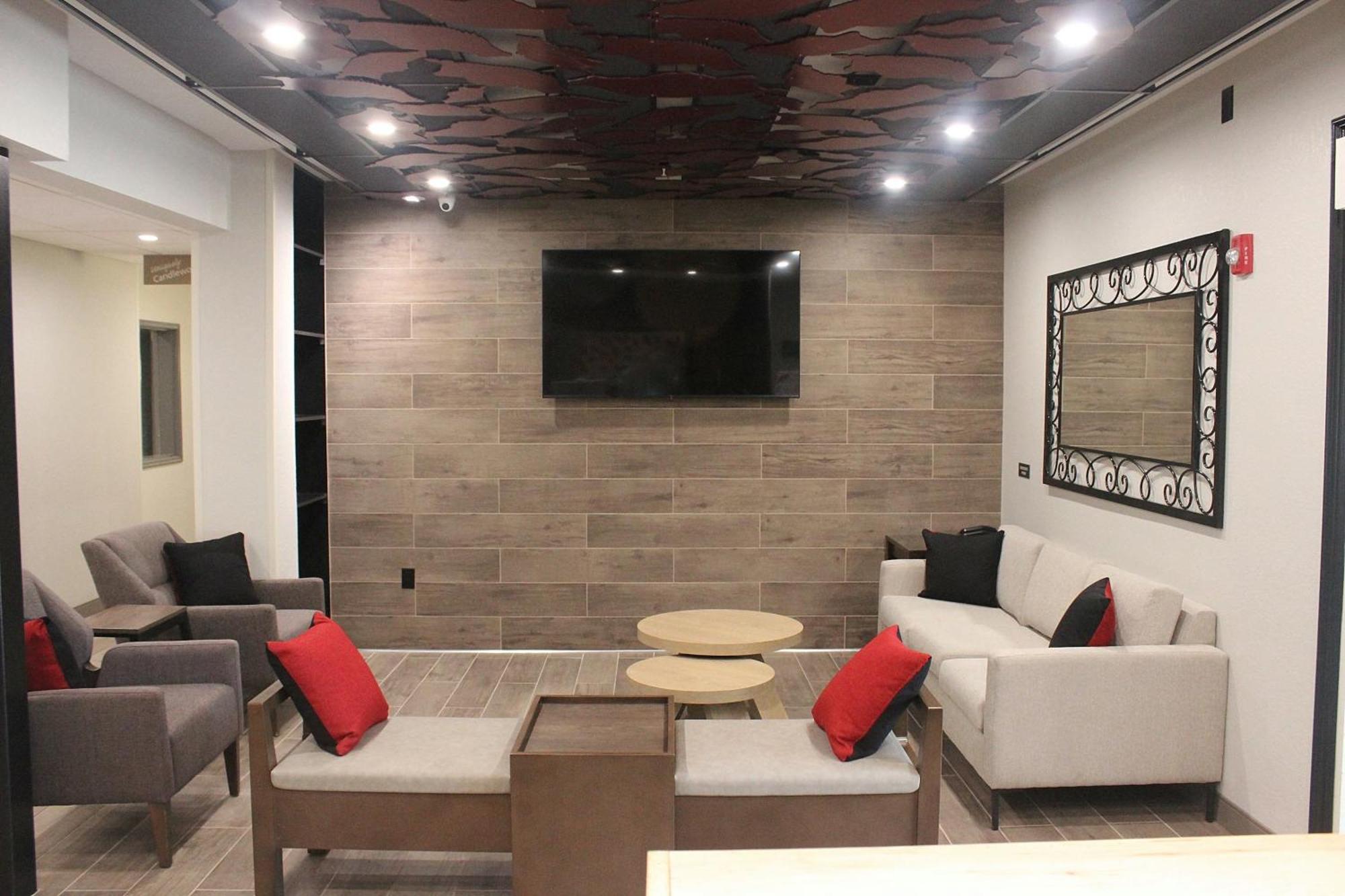 Candlewood Suites Fayetteville By Ihg Экстерьер фото