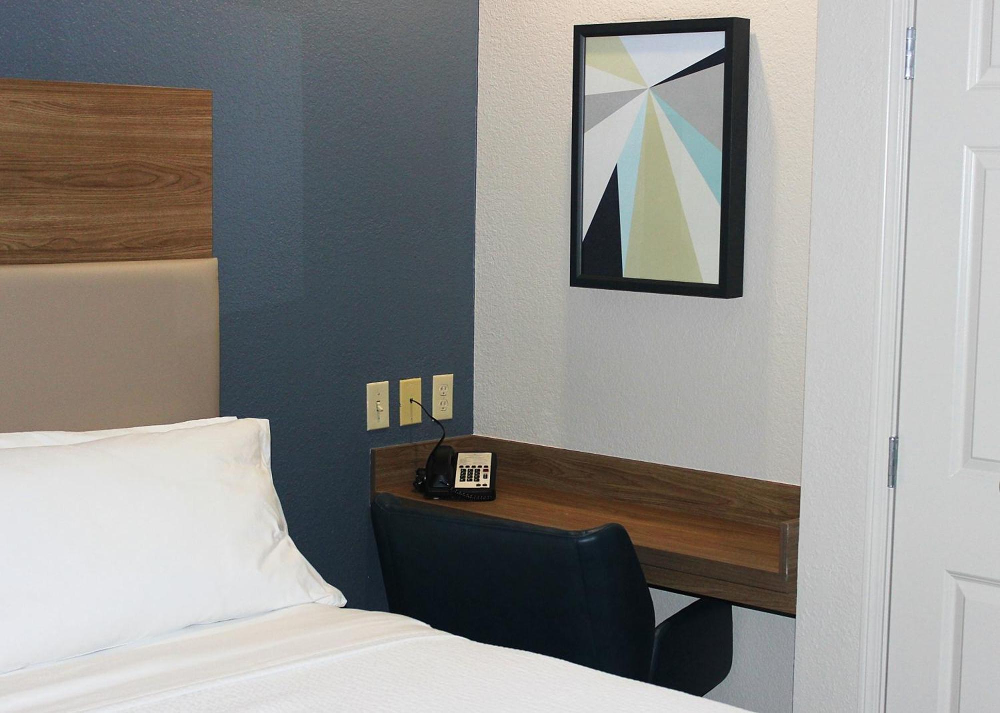 Candlewood Suites Fayetteville By Ihg Экстерьер фото