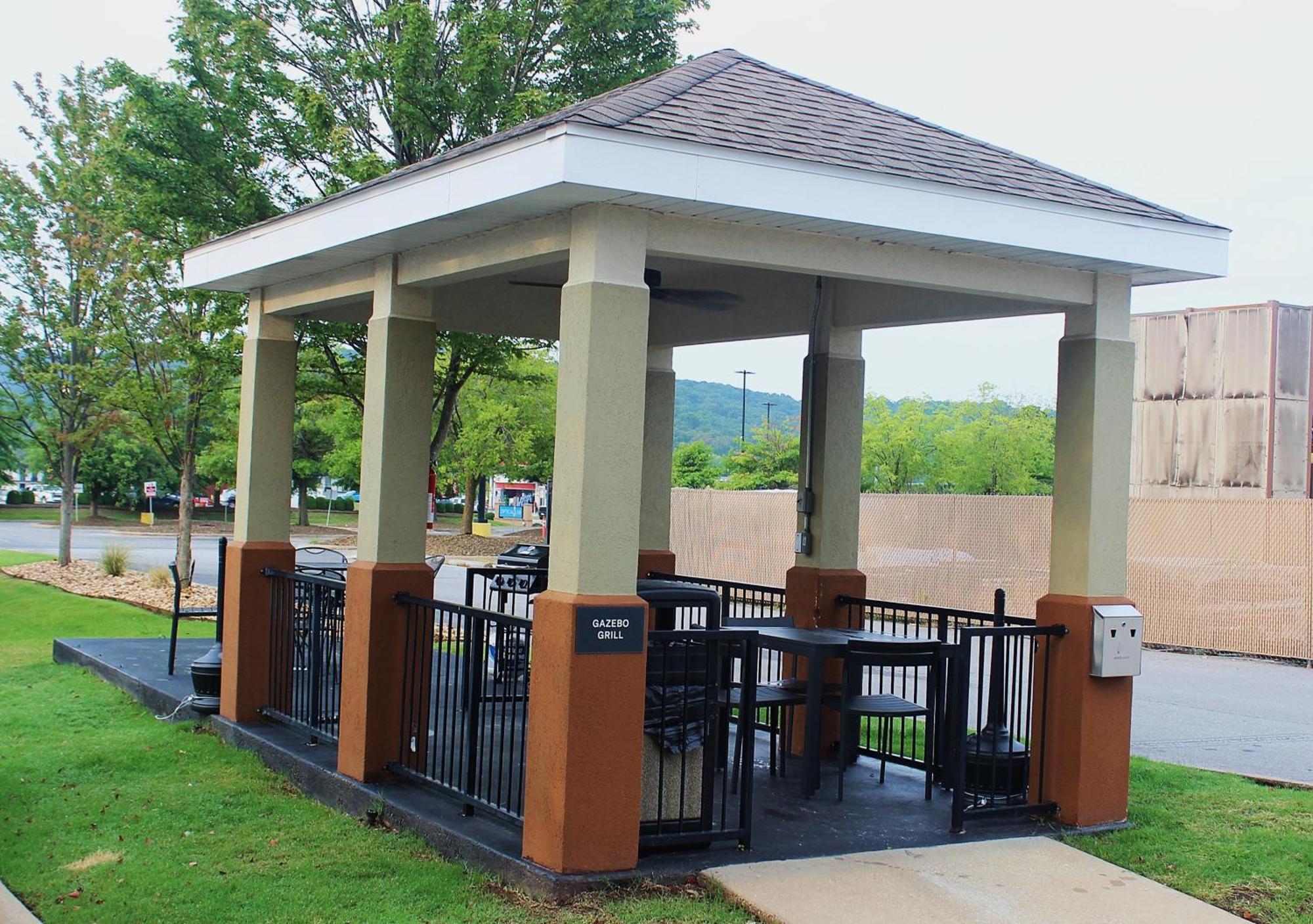 Candlewood Suites Fayetteville By Ihg Экстерьер фото