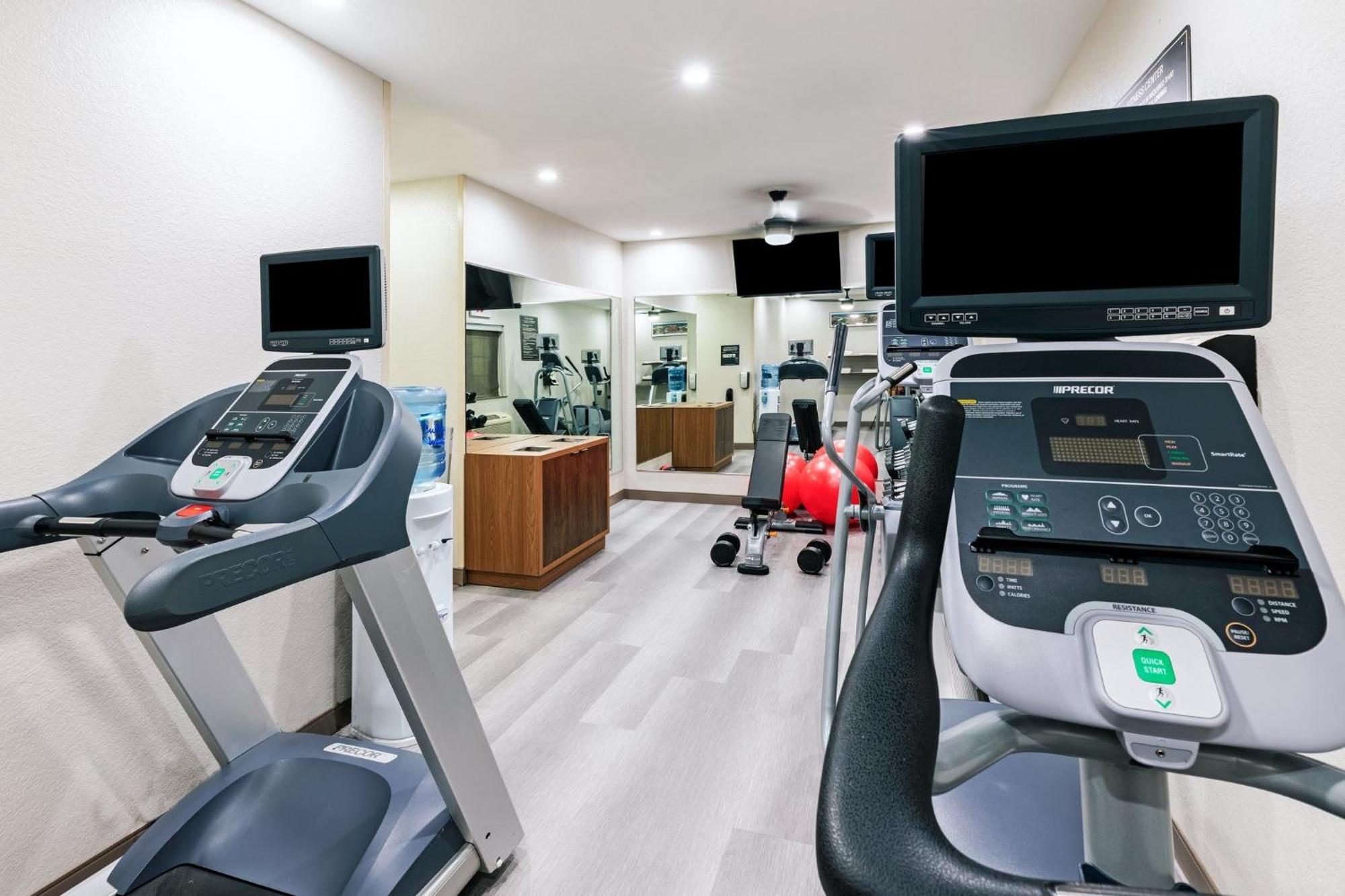 Candlewood Suites Fayetteville By Ihg Экстерьер фото