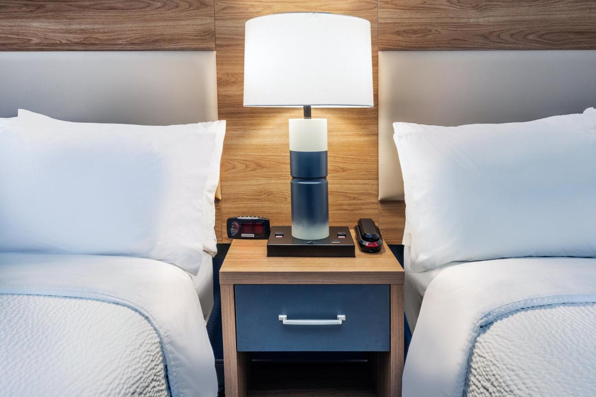 Candlewood Suites Fayetteville By Ihg Экстерьер фото