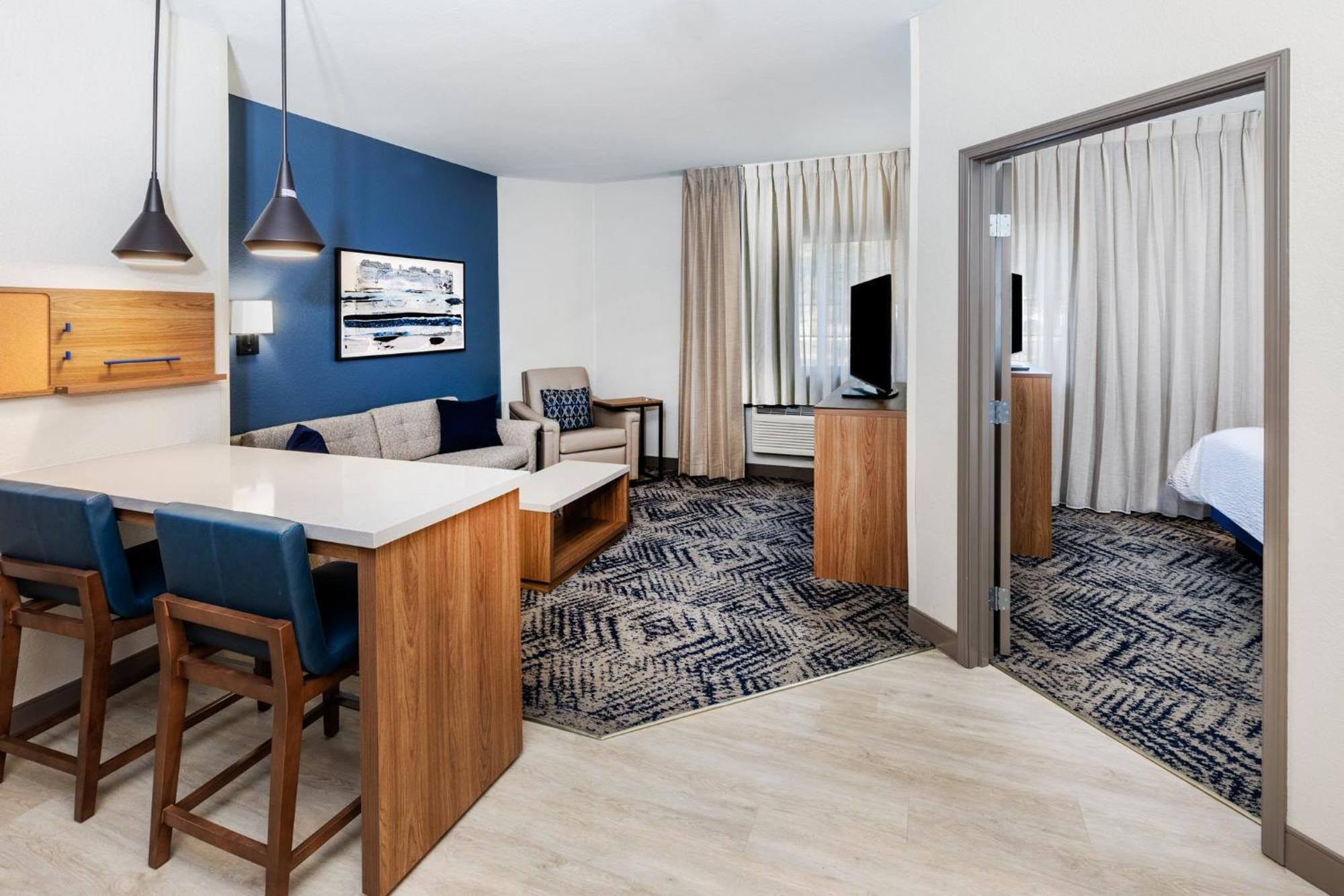 Candlewood Suites Fayetteville By Ihg Экстерьер фото