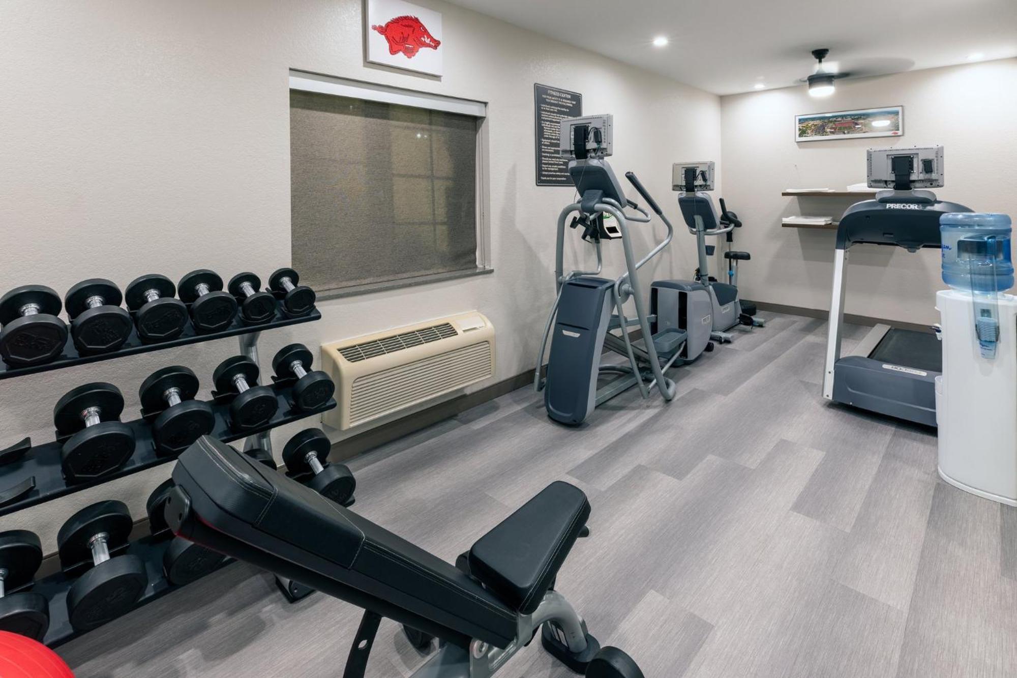 Candlewood Suites Fayetteville By Ihg Экстерьер фото