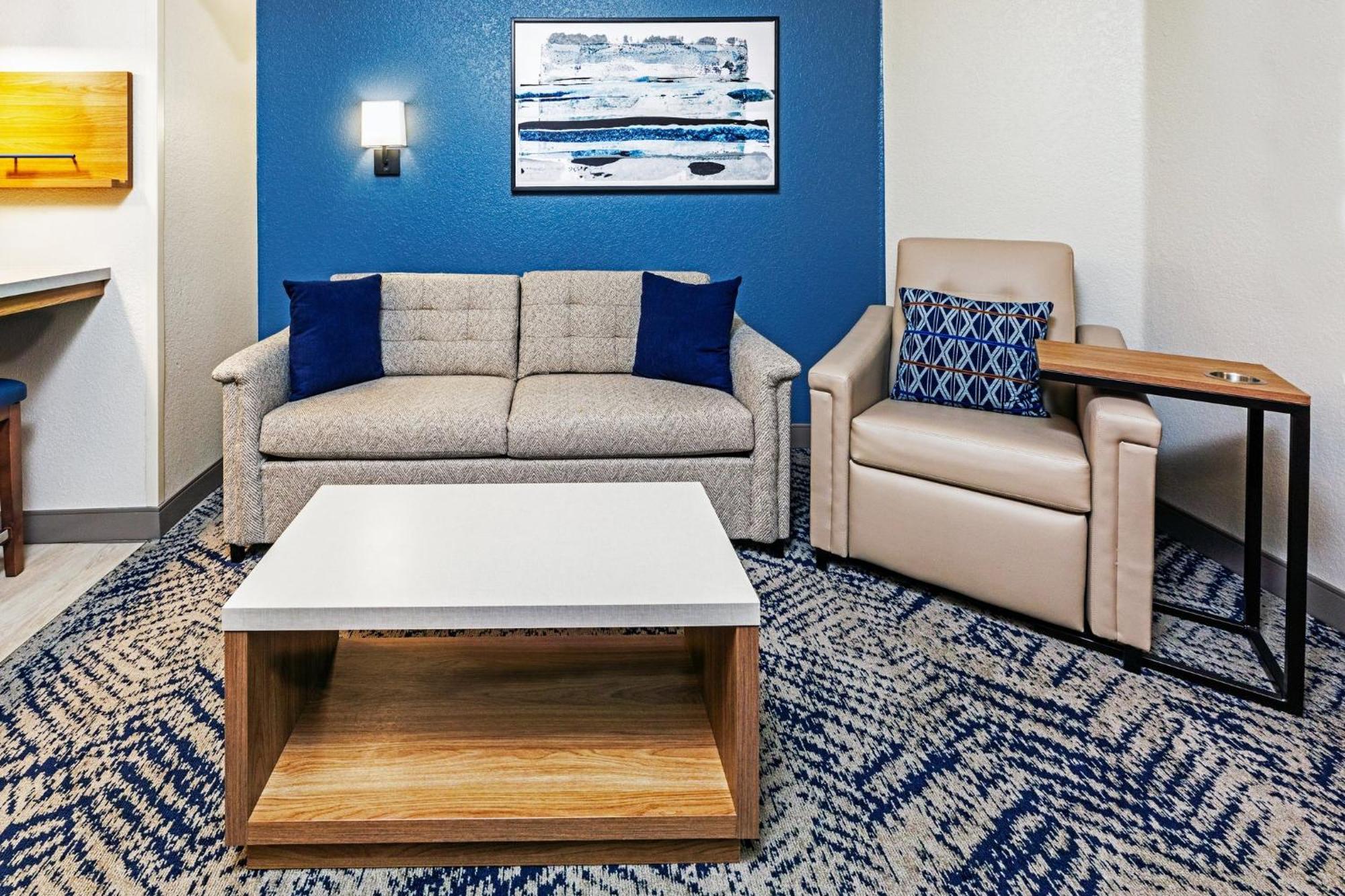 Candlewood Suites Fayetteville By Ihg Экстерьер фото