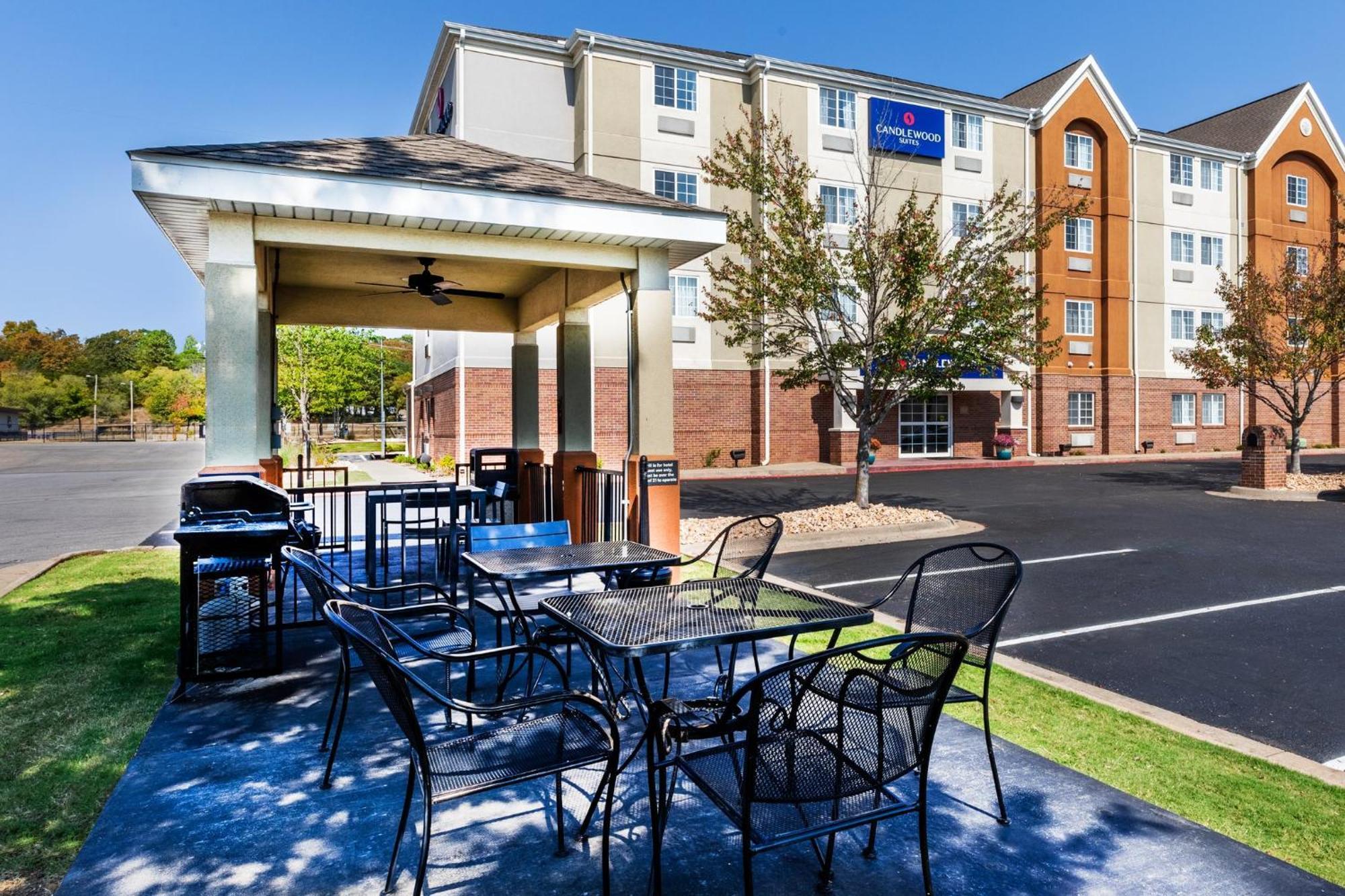 Candlewood Suites Fayetteville By Ihg Экстерьер фото