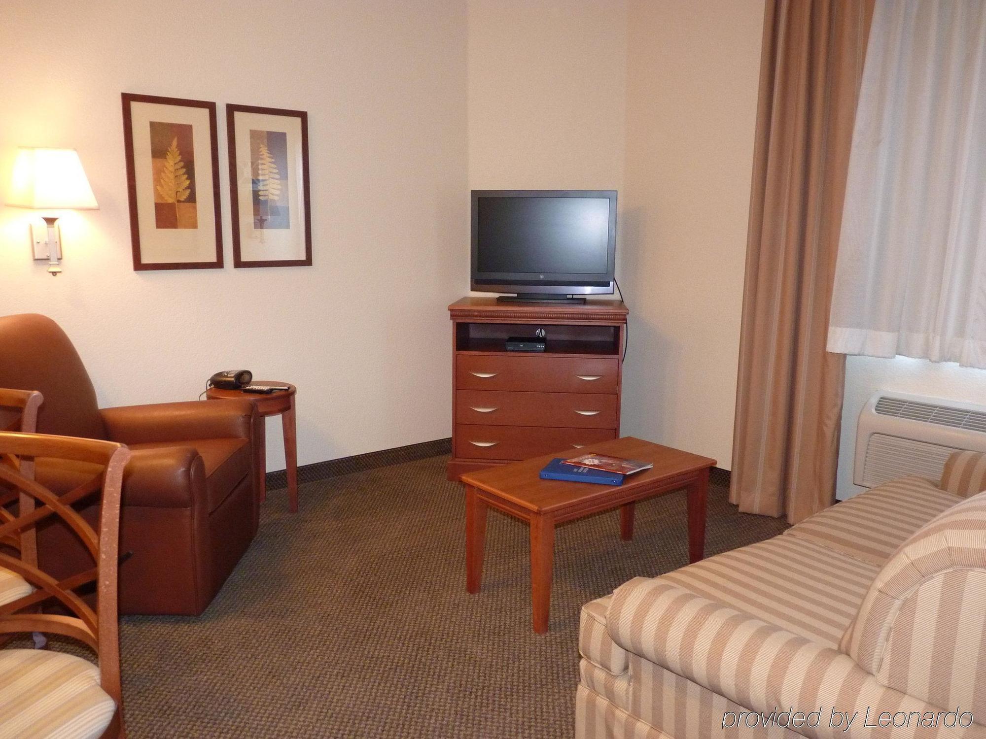 Candlewood Suites Fayetteville By Ihg Экстерьер фото